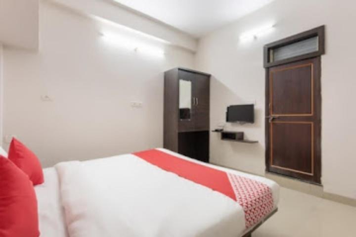 Hotel Royal Palace Indore Esterno foto